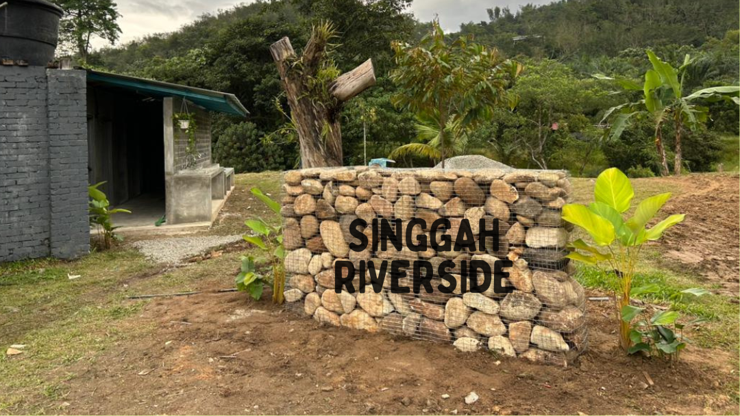 Singgah Riverside offers an idyllic escape to nature enthusiasts, situated along the tranquil banks of Batang Kali in Selangor. This riverside theme campsite is designed to provide a perfect blend of serenity and adventure. Nestled amidst lush greenery, Singgah Riverside invites you to set up camp, allowing the gentle sounds of the river to create a natural symphony.