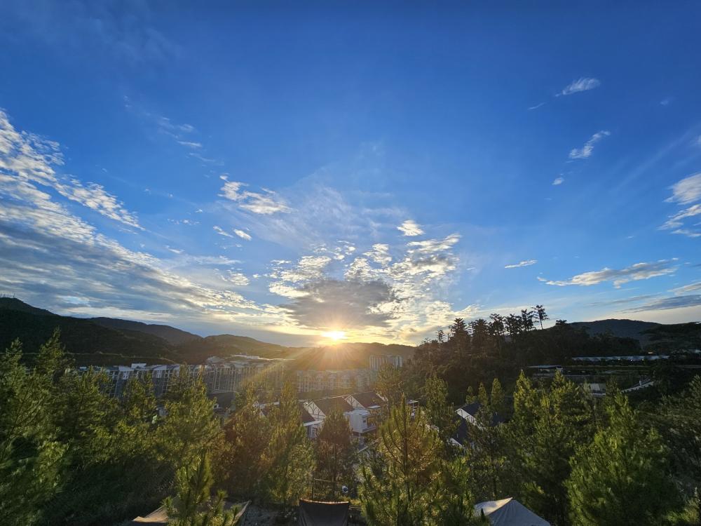 The Bayu Golden Hills | Escabee.com