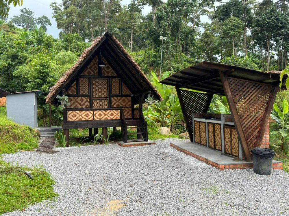 Rumah Matoa at Dusun Dz