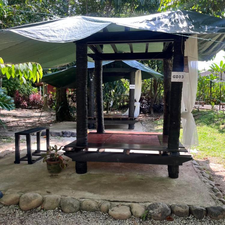 GAZEBO KAYU GARDEN VIEW - Picnic Day Trip at Last Exit @ Pangsun