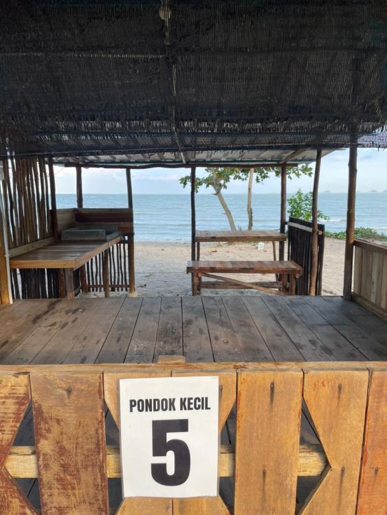 Pondok Seaview at D'Breeze Campsite