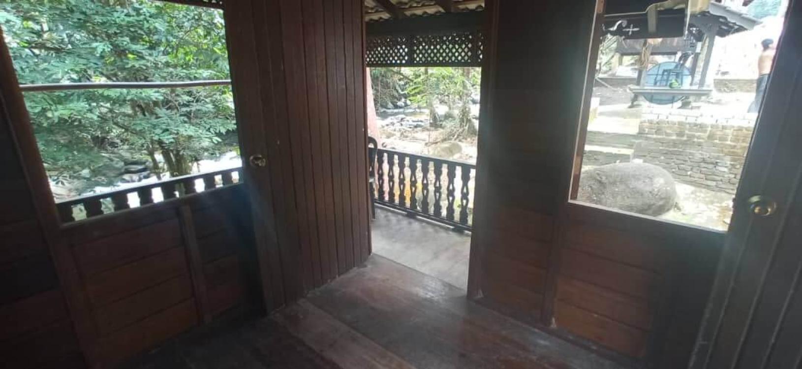 Rumah Sungai at Laman Rindu Campsite, Sg Bil